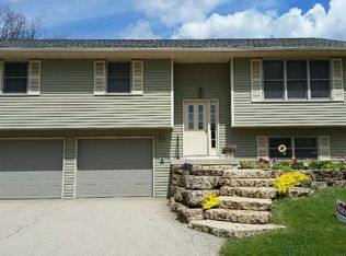 836 Young St, Galena, IL 61036