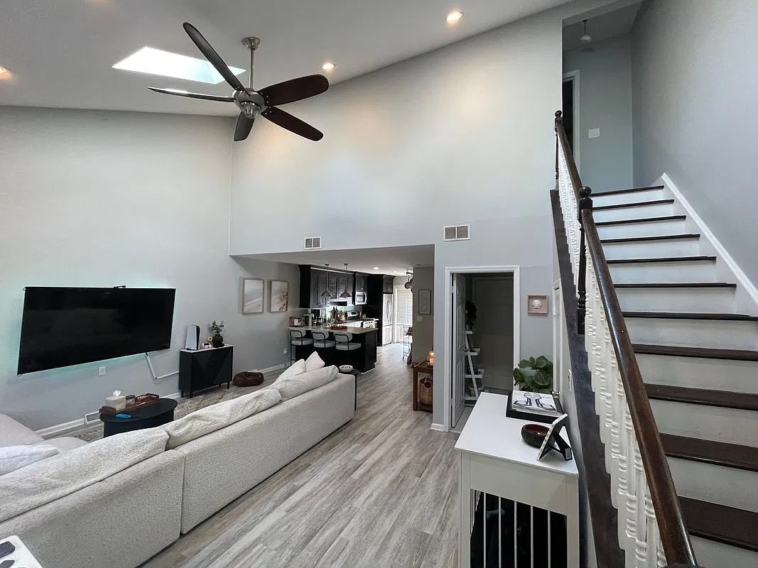 2 bed, 2.0 bath, 1171 sqft, $3,400 — Photo 2