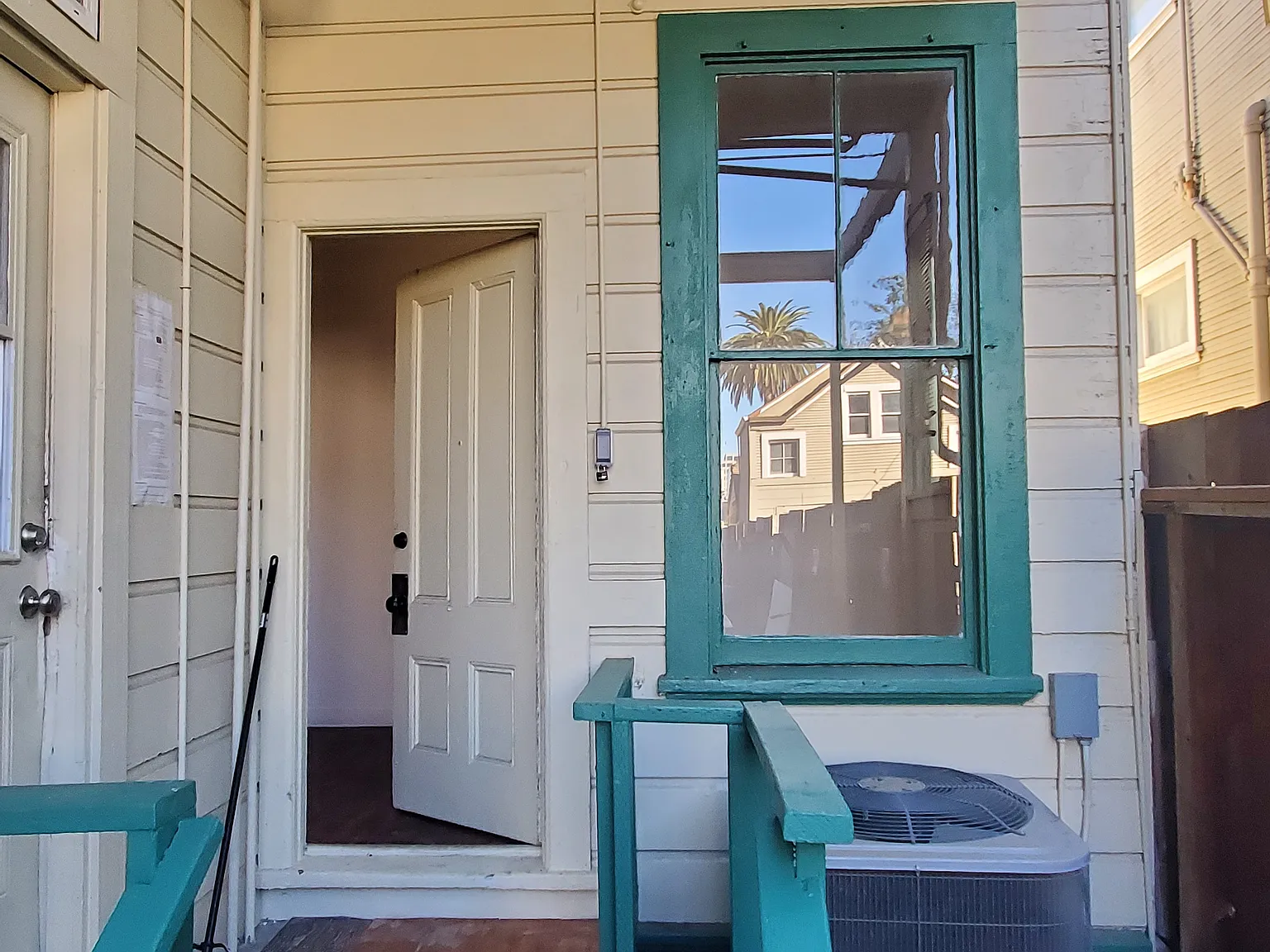 3 bed, 750 sqft, $2,850 — Photo 3