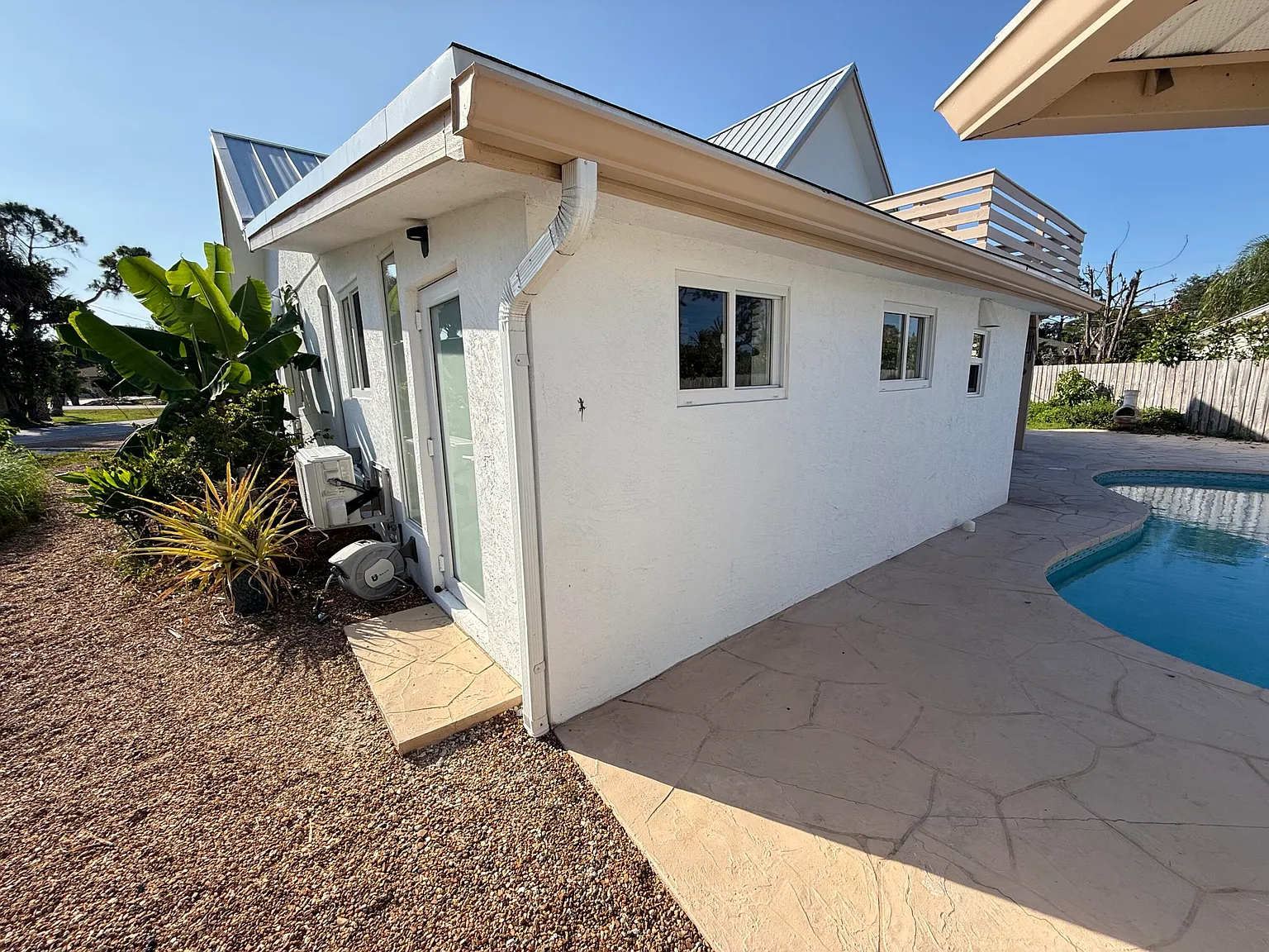 1 bed, 1.0 bath, 260 sqft, $1,300 — Photo 2