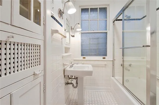 2738 Calhoun St — Photo 13