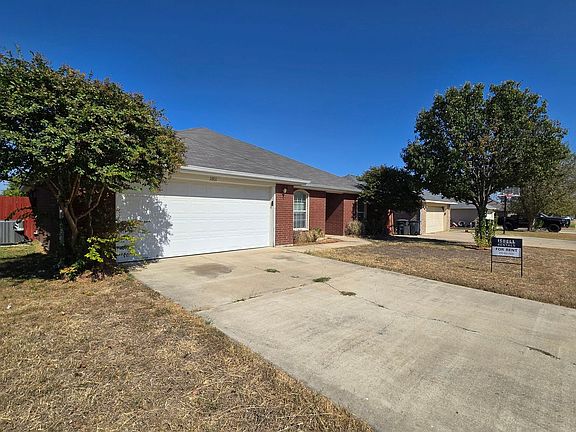 2nd image of 2801 Larissa Dr