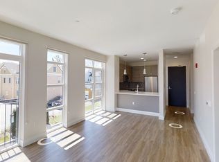128 Austin St #201, Newtonville, MA 02460
