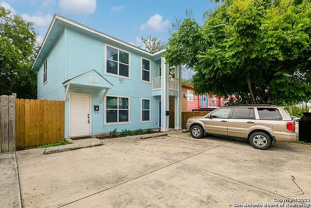 2 bed, 1.0 bath, 775 sqft, $1,085 — Photo 2