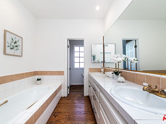 3rd image of 1138 21st St APT 2