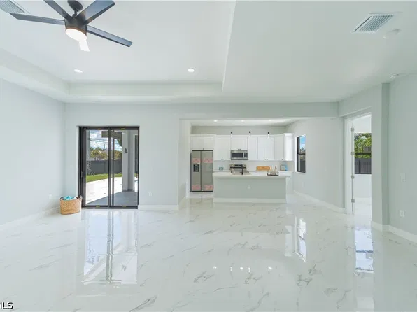 800 SW 2nd St, Cape Coral, FL 33991