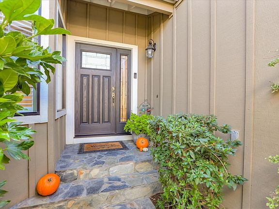 2nd image of 5966 Thorntree Dr