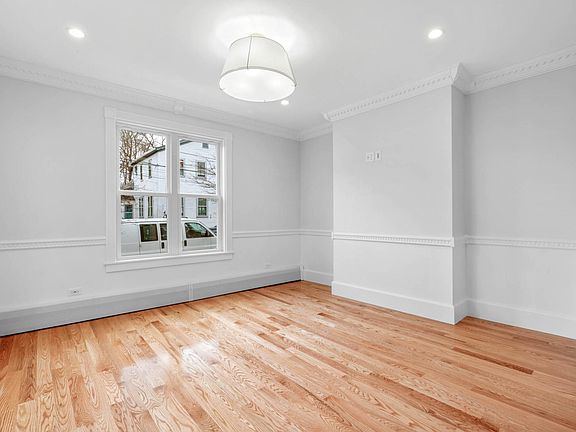 3rd image of 14 Dalton St Unit 14