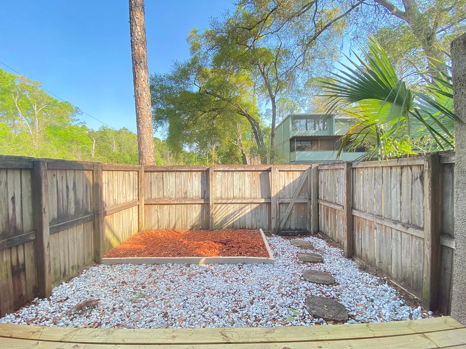 3 bed, 2.5 bath, 1485 sqft, $1,390 — Photo 2