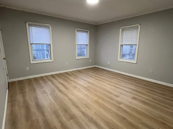 19 Cleveland St #2, New Bedford, MA 02744