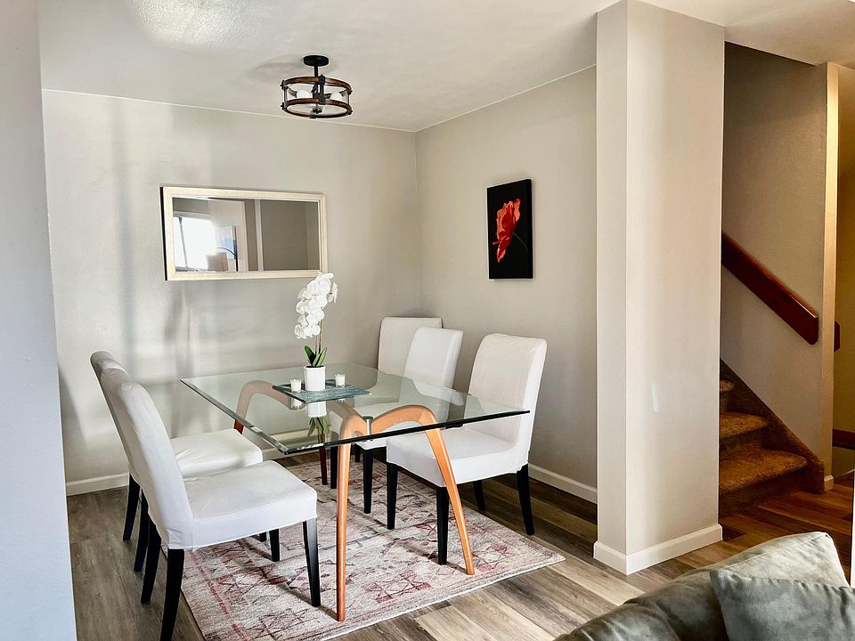 Dining area with 6 chairs