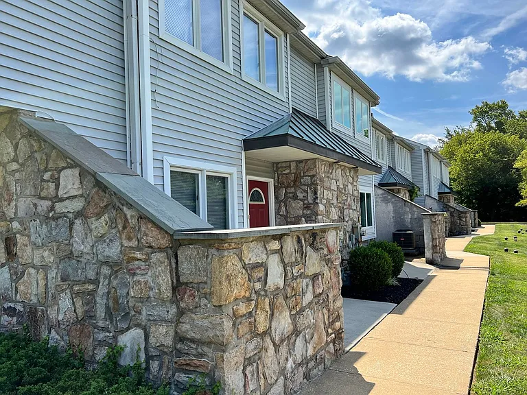 514-536 Crooked Ln — Photo 40