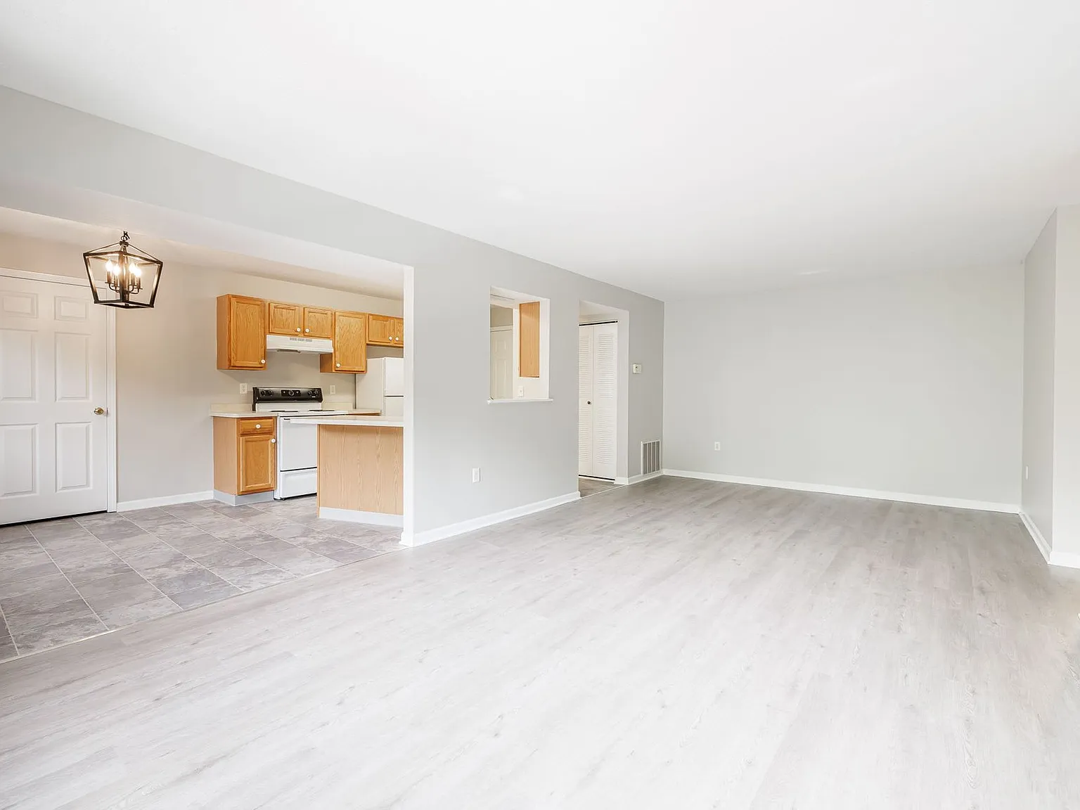 Swiss Chalet Apartments — Photo 4
