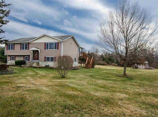 11 Meadows Ct, Staatsburg, NY 12580