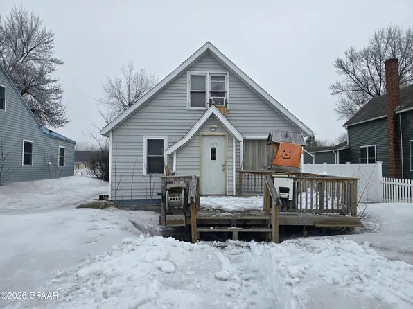 320 Prospect Ave, Grafton, ND 58237
