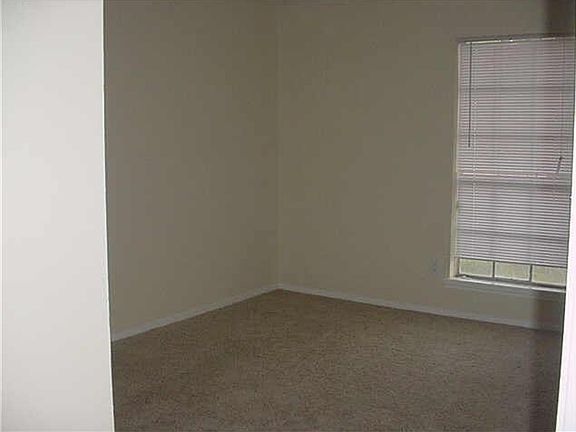 5th image of 10530 Huntington Wood Dr