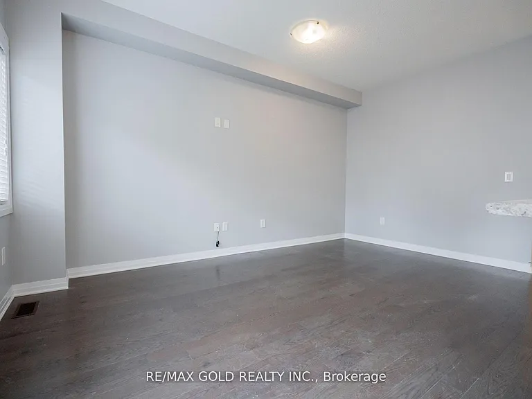 4064 Maitland St — Photo 12