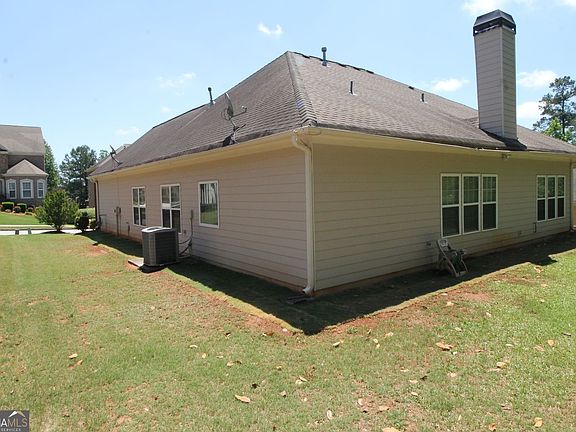 5th image of 3521 Maple Hill Rd