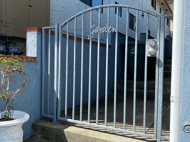 Locking Garden Gate to Side Yard Storage