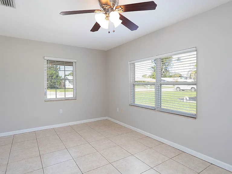 2714 Grand Cayman St — Photo 24