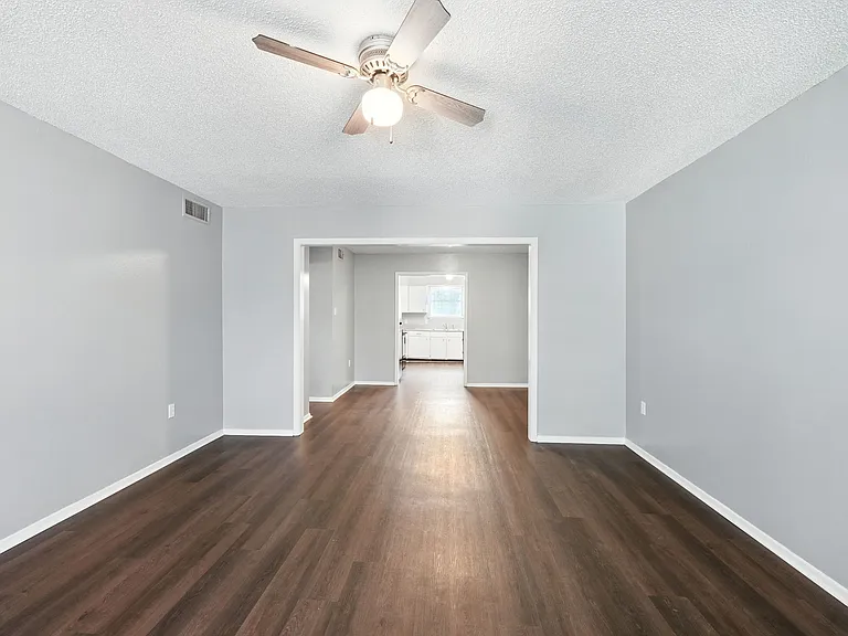 Goodwood Court at Mid-City — Photo 2