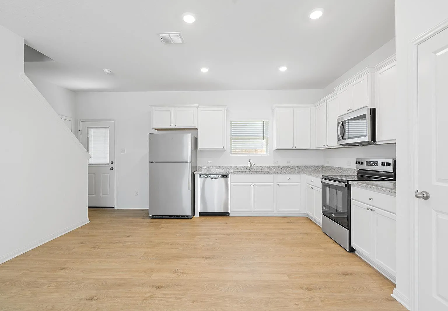 3 bed, 2.5 bath, 1508 sqft, $2,085 — Photo 3