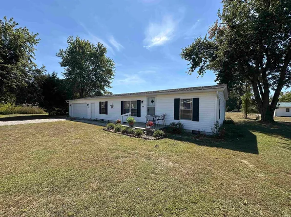 1382 Lanes Center Dr, Spencer, IN 47460