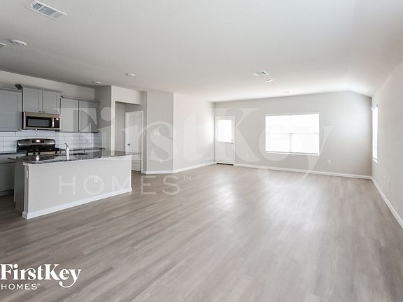 5th image of 15135 Maskette Ave