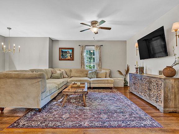 5th image of 3819 Hyde Park Dr