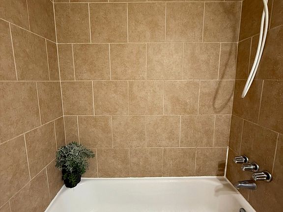 5th image of 111 Woodley Ave