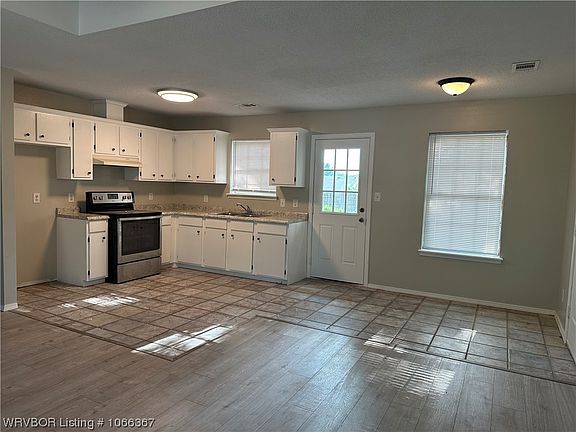 4th image of 2203 Pebble Cir