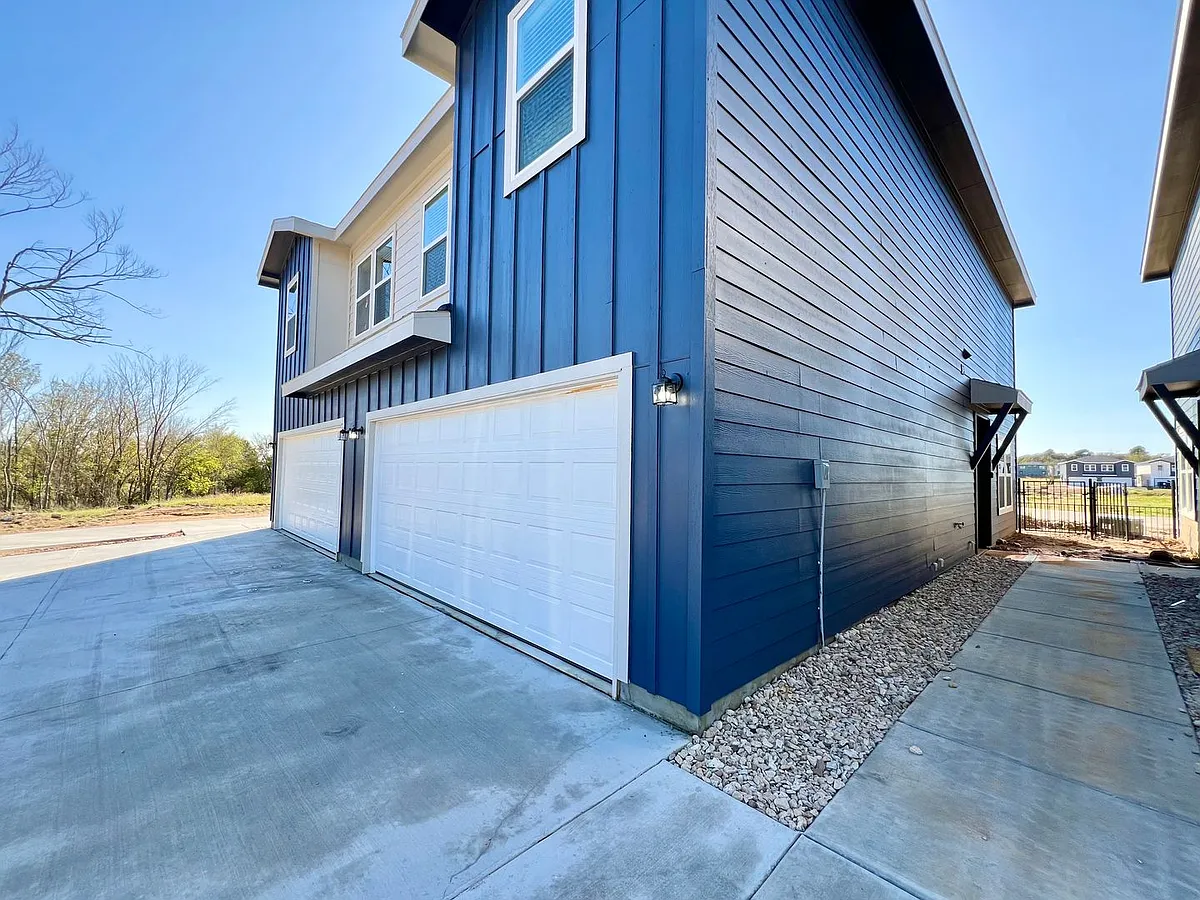 Building Photo - 3501 E Renfro St #407