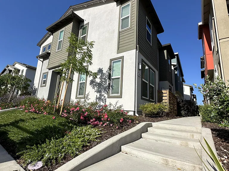 4519 Ocean Ln — Photo 2