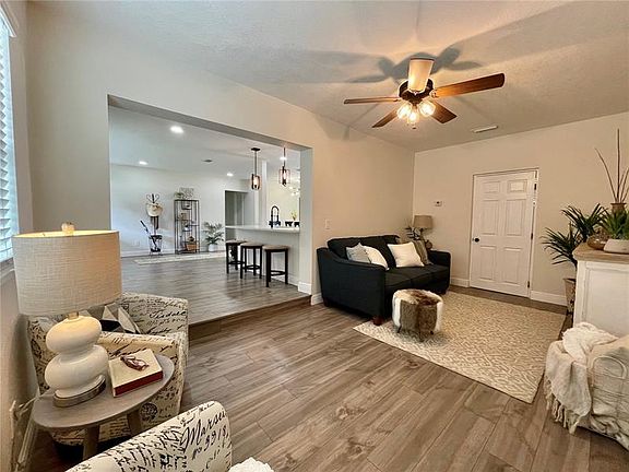 5th image of 4245 1st St NE
