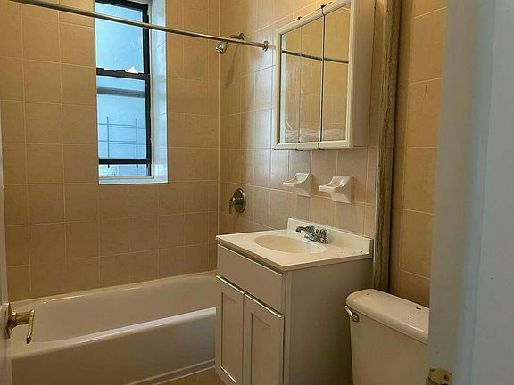 5th image of 41 Saint Nicholas Ter APT 2A