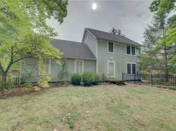 9831 Aldridge Dr, Columbia Station, OH 44028