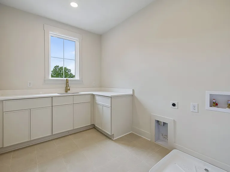 905 Potter Ln — Photo 43