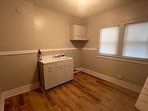 2nd image of 1066 Bay St