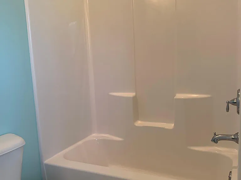 Bath in 2nd bedroom