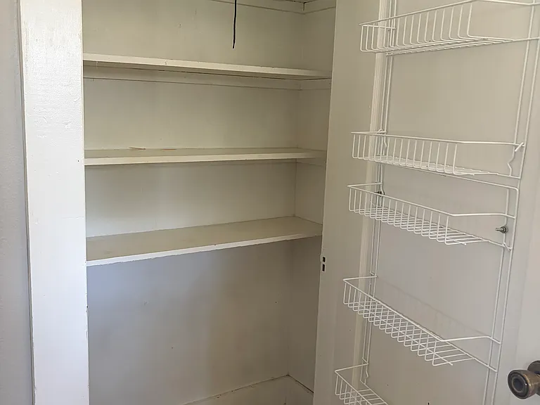 301 S Walnut St — Photo 16