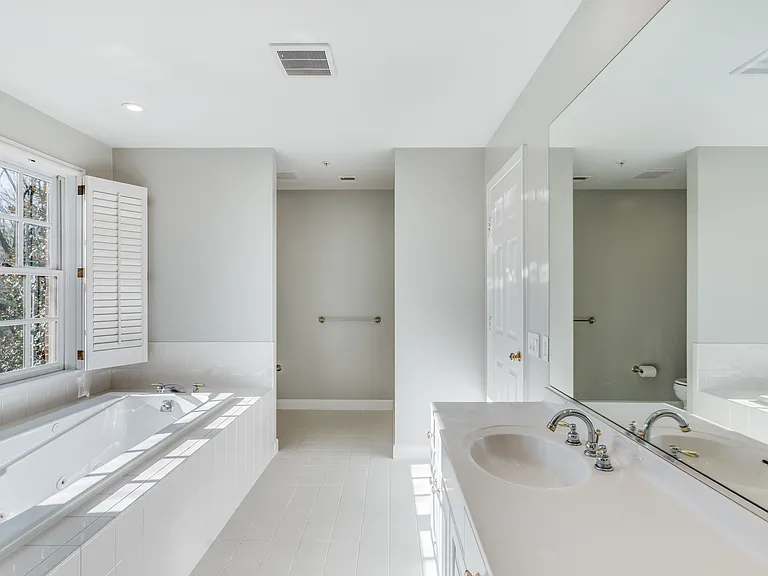 7802 Hidden Meadow Ter — Photo 34