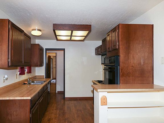5th image of 15189 Stinson Dr