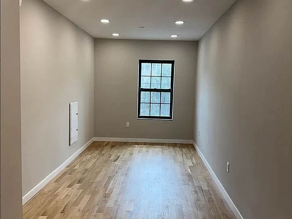 3rd image of 1000 Findlay Ave #301