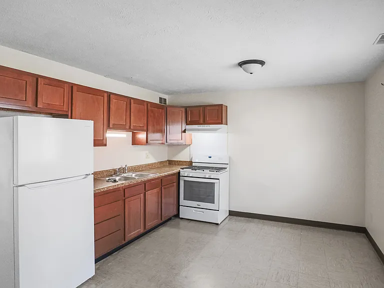 Westgate Manor Apartments — Photo 8