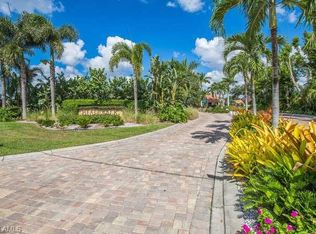 592 Beachwalk Cir #N-304, Naples, FL 34108
