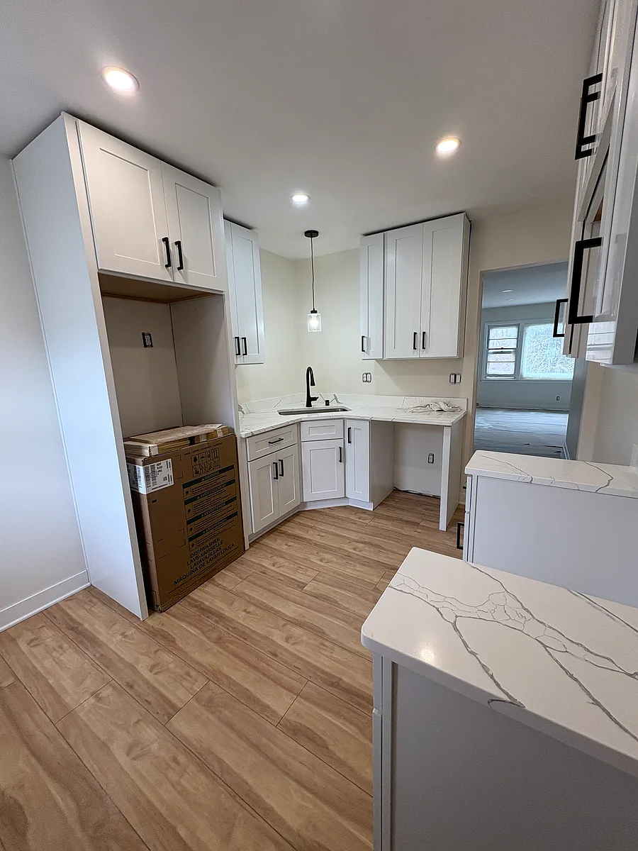 Building Photo - 1154 E Singer Cir #3