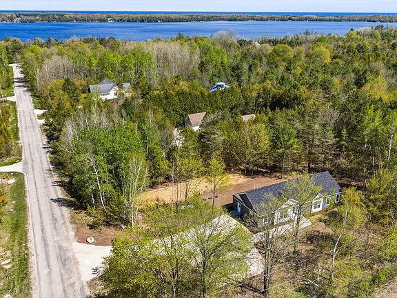 2nd image of 3091 Fairview Rd