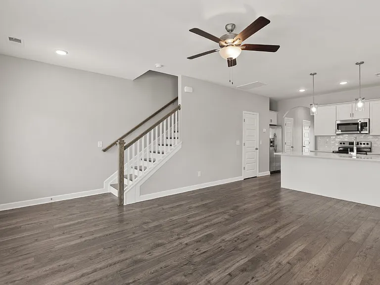 242 Mansfield Dr — Photo 8