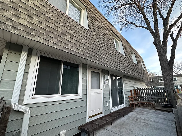 1145 S Oneida St #D — Photo 2