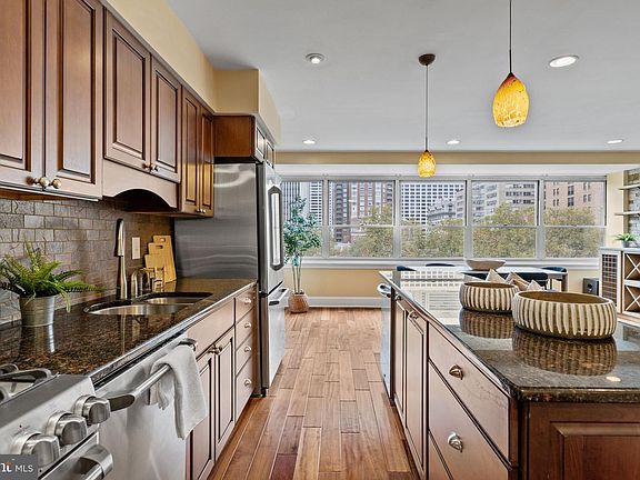 2nd image of 1810 Rittenhouse Sq APT 1001